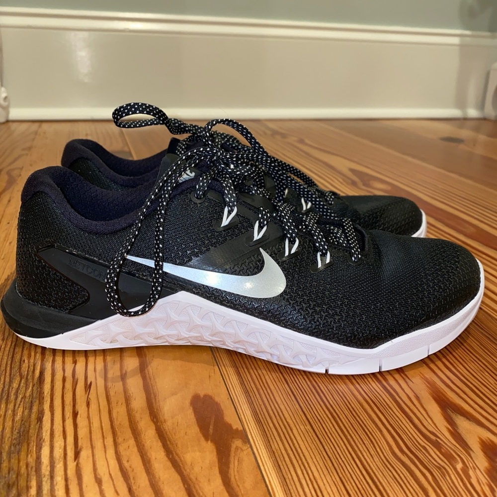Women’s Nike Metcon 4 size 8.5!!!